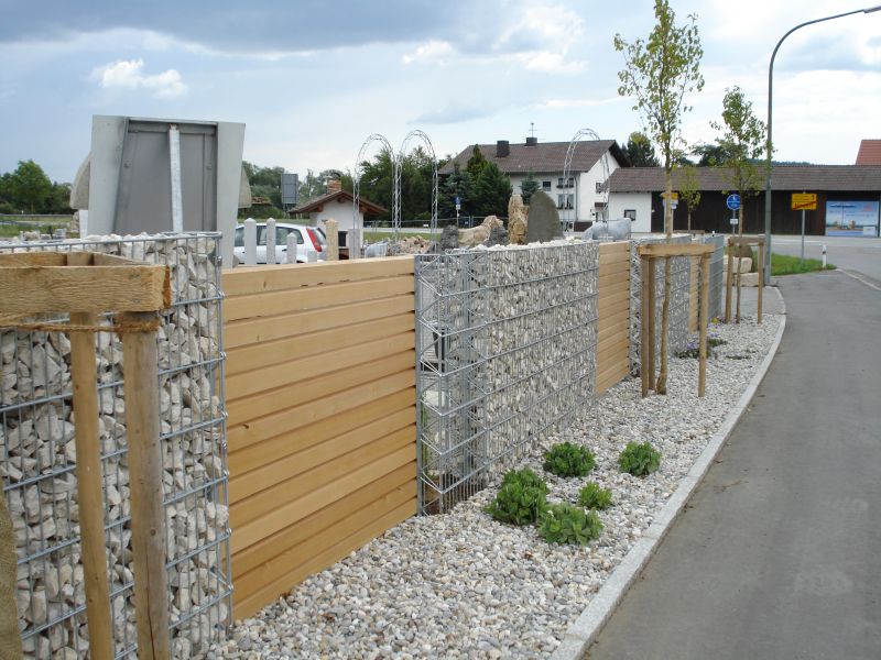 gabionen_mauer_kies_strasse Eser
